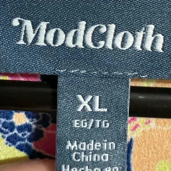 ModCloth Wildflower Wanderlust Button Down Blouse Size XL - Picture 3 of 4
